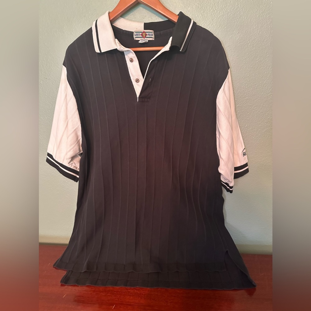 Men’s short sleeve shirt. Very vintage looking. Size XL